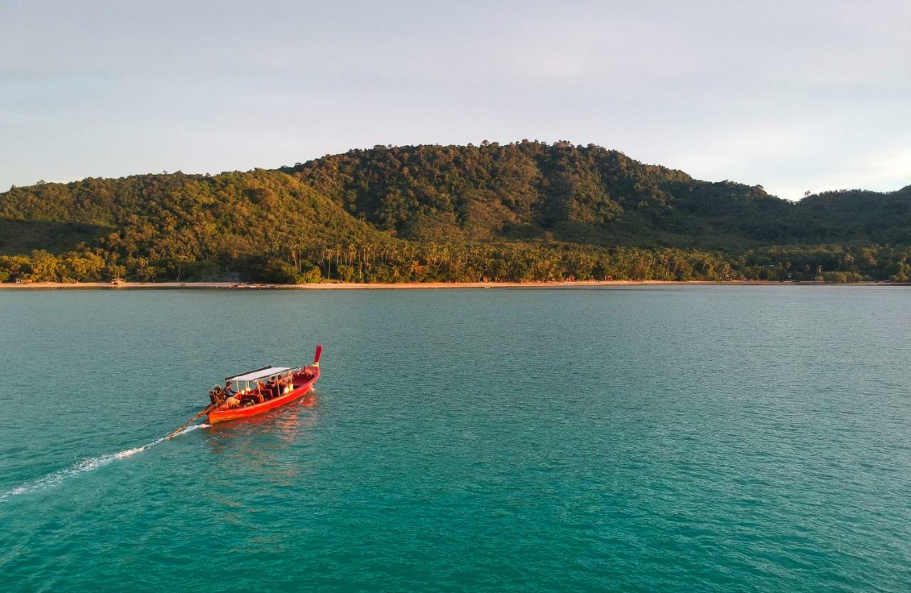 Baan Mai Beachfront Lone Island Phuket Zewnętrze zdjęcie