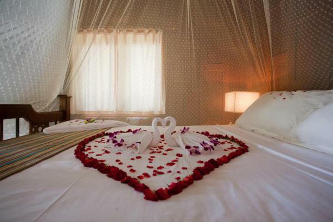 Baan Mai Beachfront Lone Island Phuket Zewnętrze zdjęcie