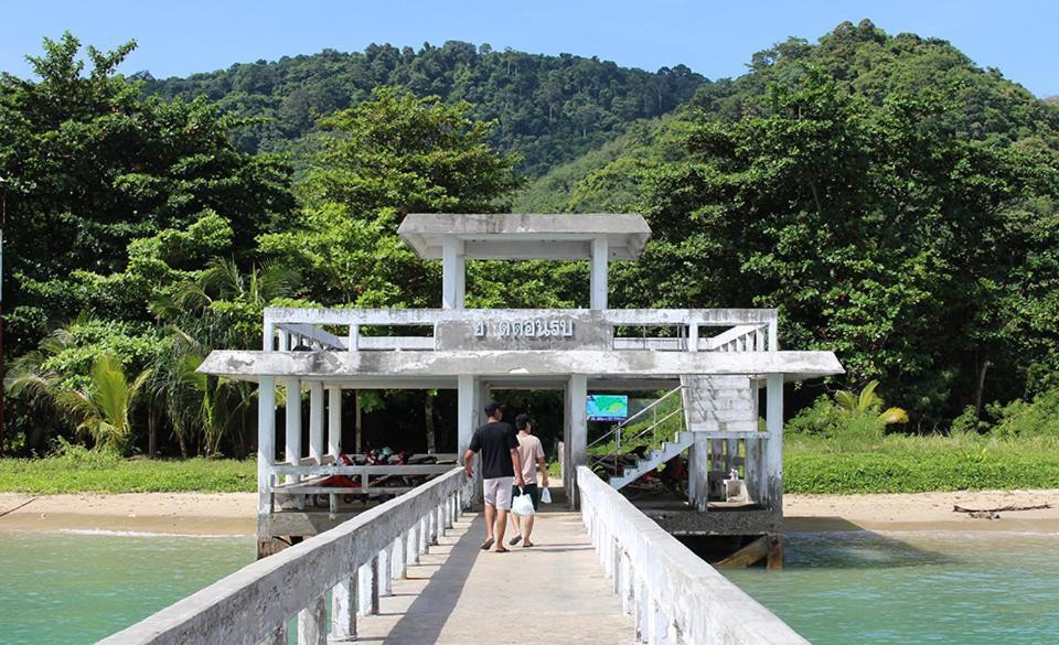 Baan Mai Beachfront Lone Island Phuket Zewnętrze zdjęcie